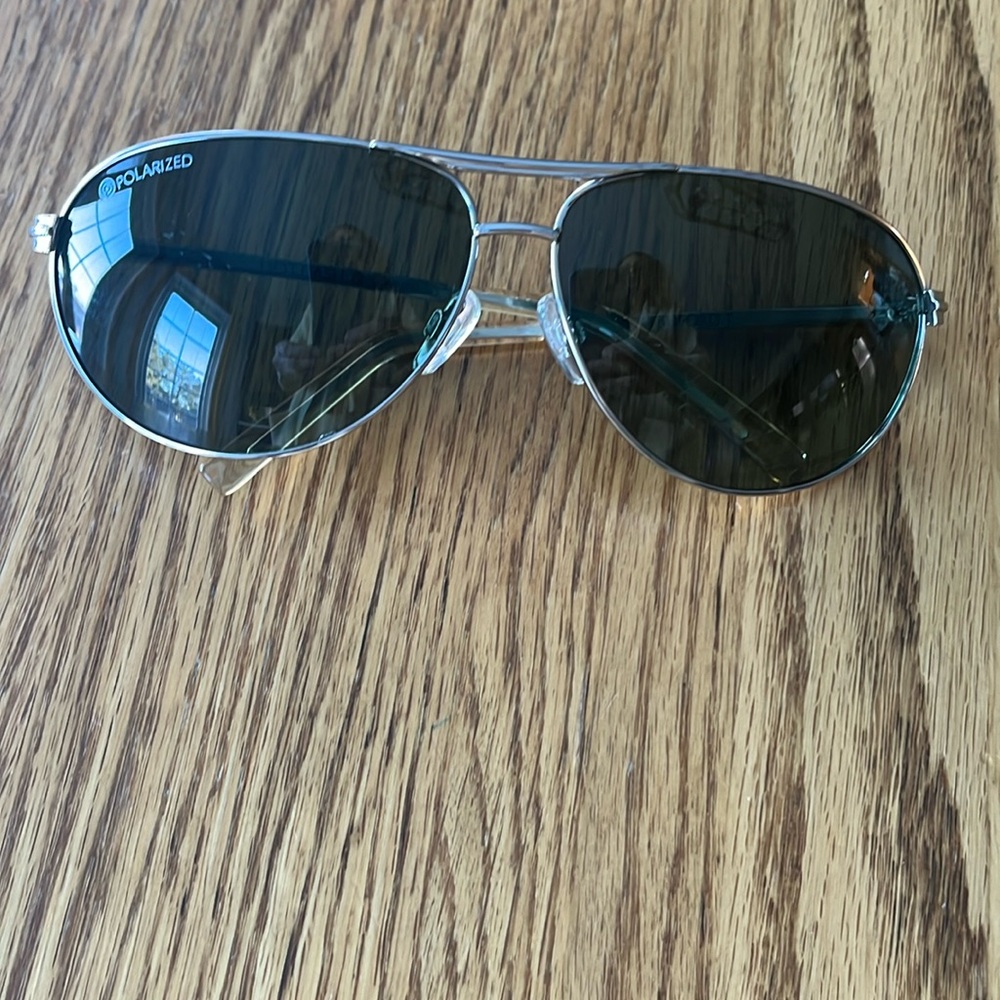 Polarized sunglasses aviator style